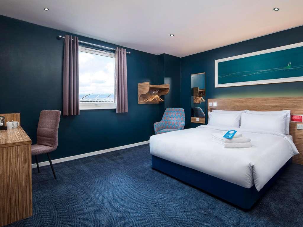 Travelodge London Илинг Номер фото