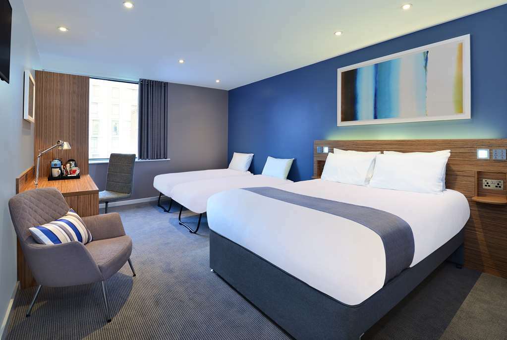 Travelodge London Илинг Номер фото